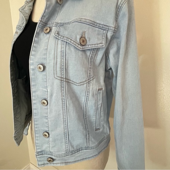 Light Wash Denim Jacket Women's Small - Picture 4 of 7